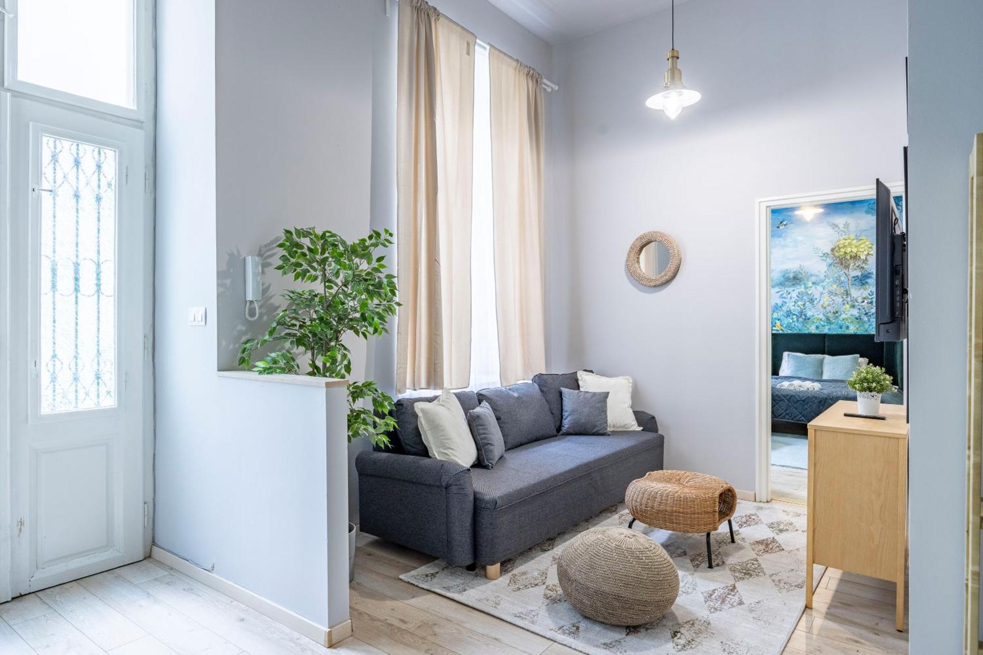 부다페스트 Hidden Gem With Terrace On The Andrassy Fashion Road 아파트 외부 사진