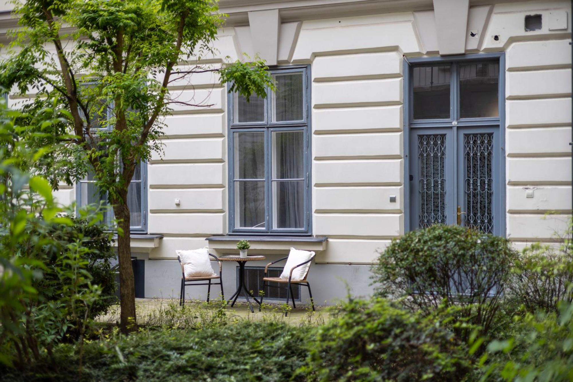 부다페스트 Hidden Gem With Terrace On The Andrassy Fashion Road 아파트 외부 사진