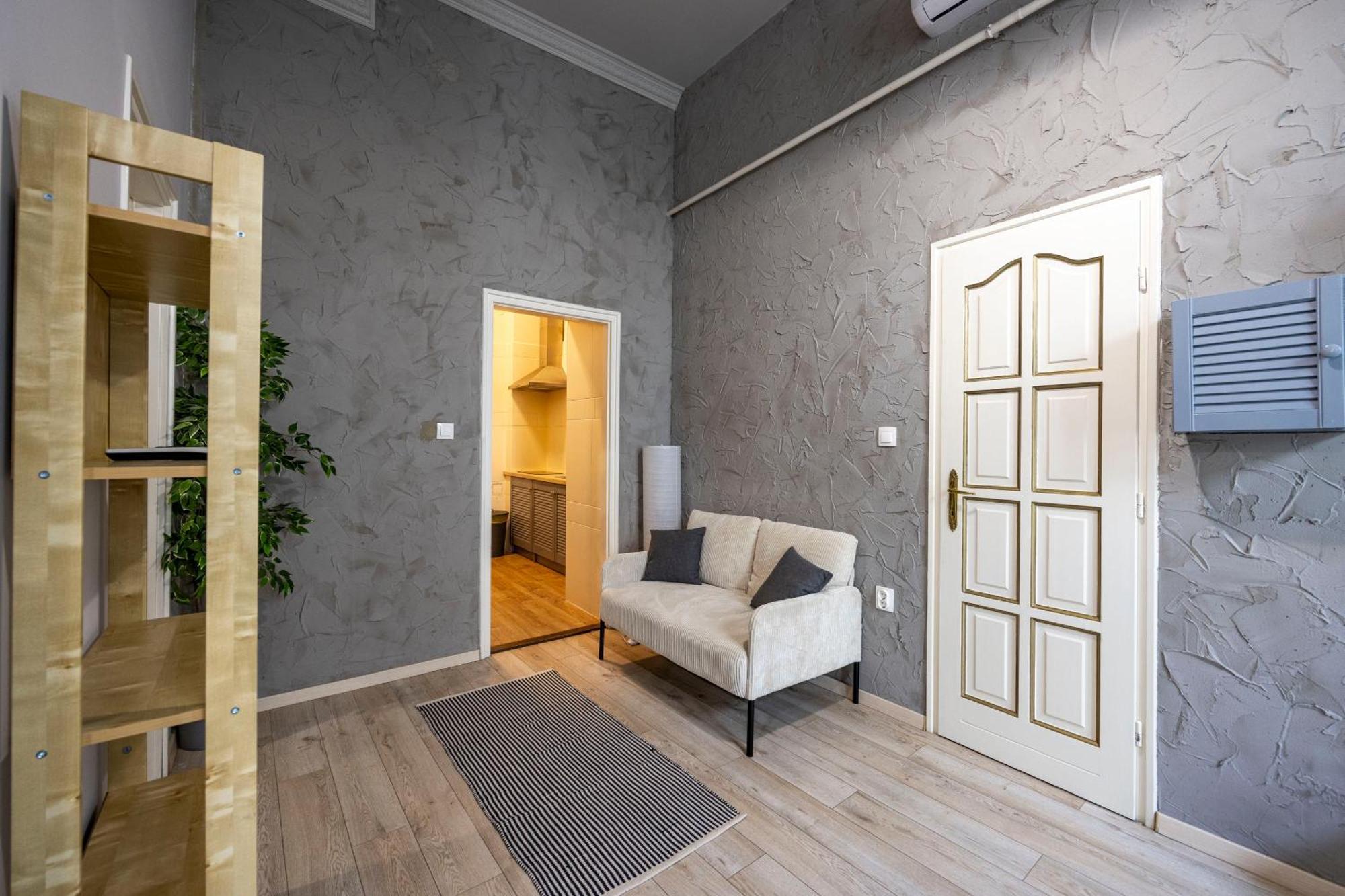 부다페스트 Hidden Gem With Terrace On The Andrassy Fashion Road 아파트 외부 사진