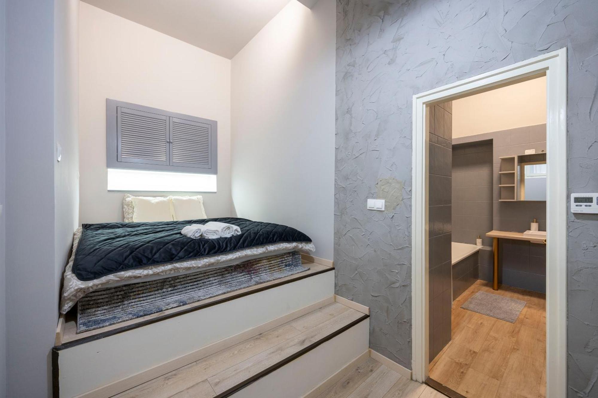부다페스트 Hidden Gem With Terrace On The Andrassy Fashion Road 아파트 외부 사진