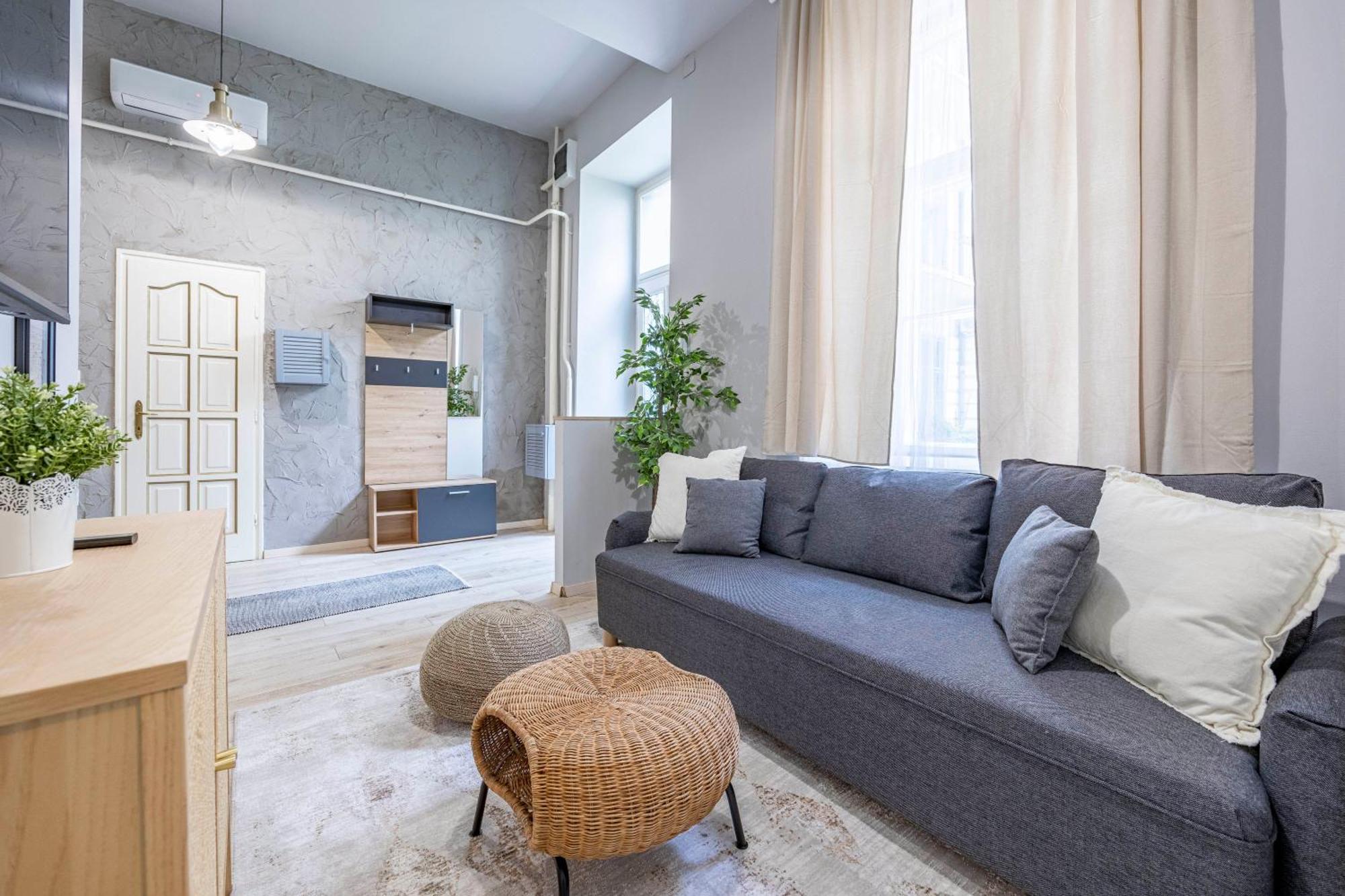 부다페스트 Hidden Gem With Terrace On The Andrassy Fashion Road 아파트 외부 사진
